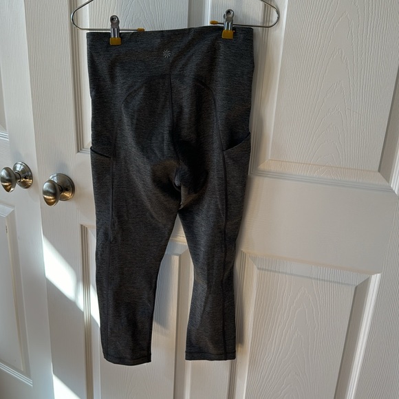 Athleta ultimate stash pocket Capri Size small heather gray - Picture 3 of 6